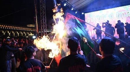 Paşinyan Azərbaycan və Türkiyə bayraqlarının yandırılmasını pisləyib