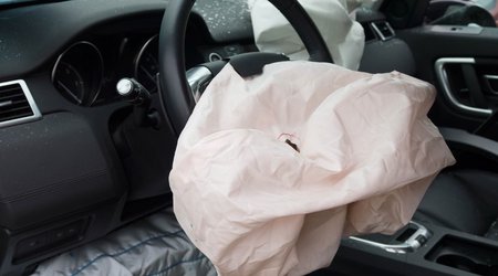 В Евлахе сотрудники МЧС вызволили человека из искореженного в ДТП автомобиля