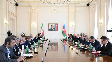 В Баку проходит встреча президентов Азербайджана и Ирана в расширенном составе