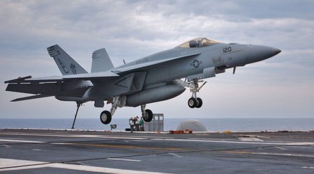 Истребитель США упал в море