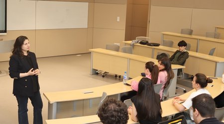 Unibank ADA və UNEC tələbələri üçün dayanıqlı maliyyə seminarları təşkil edib