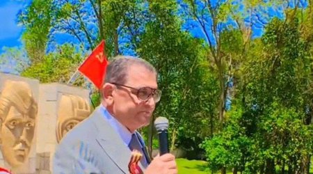 SSRİ bayrağına görə kreslosunu itirdi