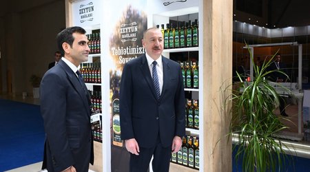 Ölkə başçısı “Azərsun Holdinq” stendini ziyarət edib