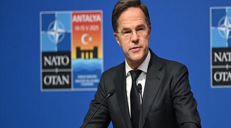 NATO Trampın Ukraynada müharibəyə son qoymaq səylərini tam dəstəkləyir