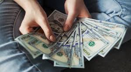 Центробанк Азербайджана сохранил курс доллара, евро укрепился
