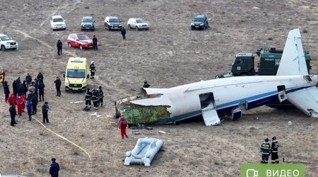 На месте крушения самолета AZAL близ Актау появился мемориал