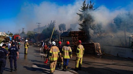 В Турции горит мебельная фабрика, есть пострадавшие