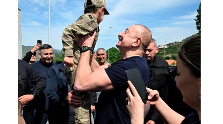 На официальных страницах Ильхама Алиева в соцсетях опубликованы кадры встречи с жителями Лачина