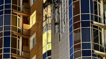 Обломки дрона повредили жилой дом в Москве