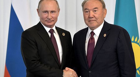 Putin Nazarbayevlə görüşüb