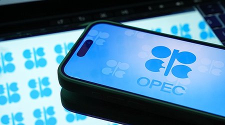 Восемь стран ОПЕК+ договорились увеличить добычу нефти
