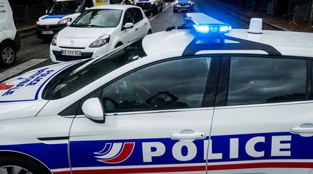 Во Франции водитель автомобиля въехал в толпу футбольных фанатов