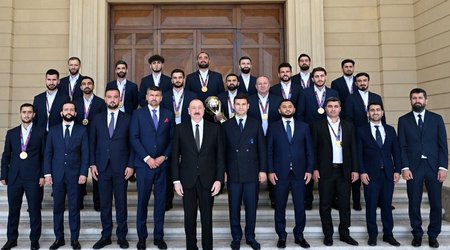 Əliyev minifutbol üzrə qalib olan milli komanda ilə görüşüb