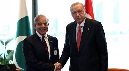 Ərdoğan Şəriflə regional məsələləri müzakirə edib