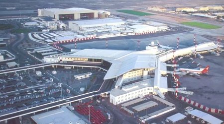 В аэропорту Эль-Кувейта пассажиров самолета эвакуировали после сообщения о бомбе