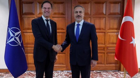 Fidan Rutte ilə Rusiya-Ukrayna münaqişəsinin həllini müzakirə edib