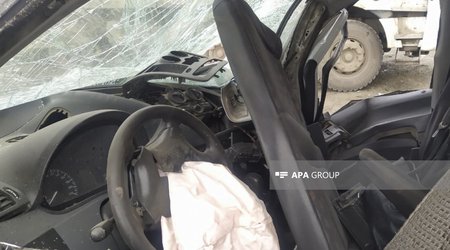 Goranboyda minik maşını aşıb, xəsarət alanlar var