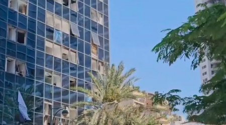 Иранская ракета попала в финансовый район Тель-Авива