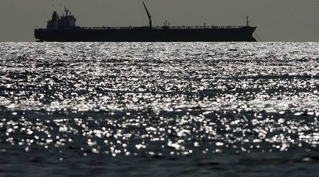 Иран срочно вывозит нефть из страны