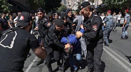Ermənistanda onlarla müxalifətçi polis tərəfindən saxlanılıb