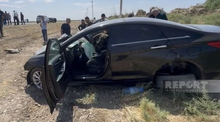 Biləsuvarda minik avtomobili traktorla toqquşub, xəsarət alanlar var