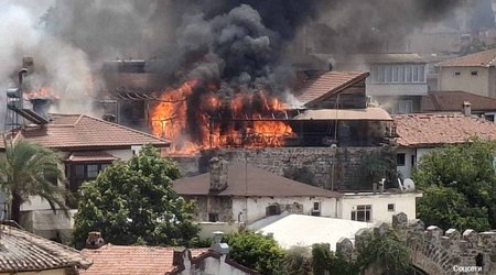 Пожар в историческом центре Антальи