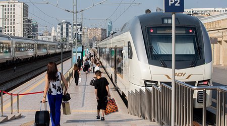Qeyri-iş günlərində qatarla daşınan sərnişinlərin sayı açıqlanıb