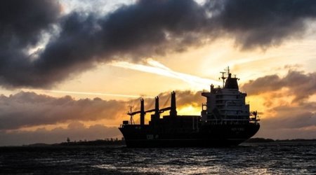 Танкер с миллионом баррелей нефти взорвался возле Ливии