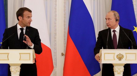 Путин и Макрон поговорили впервые за три года