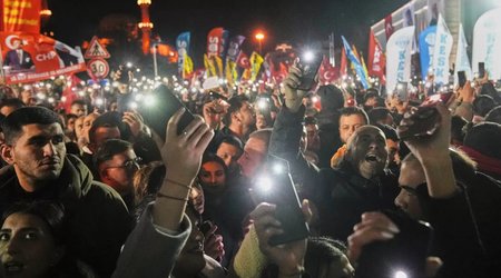 İstanbulda böyük mitinq: polis ilə toqquşmalar baş verib