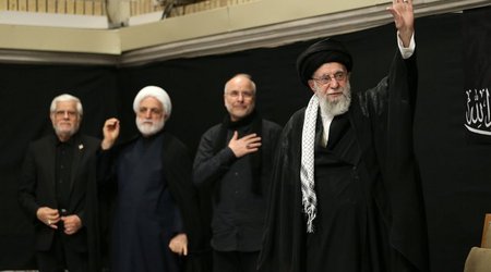Верховный лидер Ирана Хаменеи появился на публике спустя долгое время