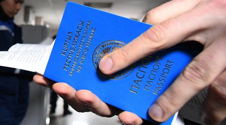 В Кыргызстане остановили выдачу паспортов россиянам