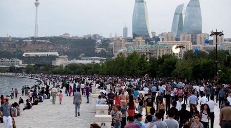 Ölkədə qadınların sayı kişilərdən çoxdur - əhalinin sayı açıqlanıb