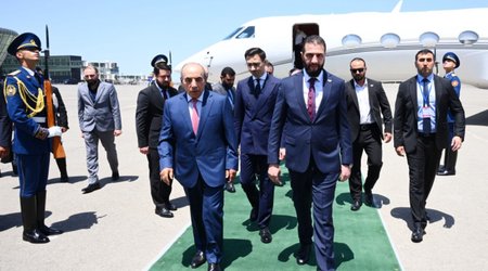Президент Сирии прилетел в Баку