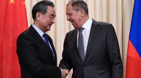Главы МИД РФ и КНР обсудили в Пекине украинский кризис