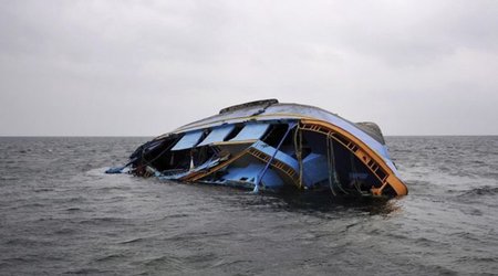 При крушении туристического судна на севере Вьетнама погибли не менее 38 человек