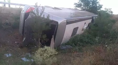 Türkiyədə sərnişin avtobusunun aşması nəticəsində 27 nəfər yaralanıb