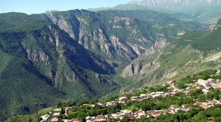 Ağdərənin Həsənriz kəndinə növbəti köç karvanı yola salınıb