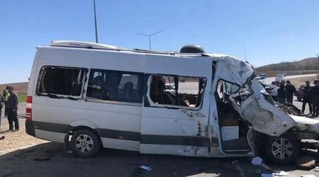 Şəmkirdə mikroavtobusun yük maşınına çırpılması nəticəsində 7 nəfər ölüb