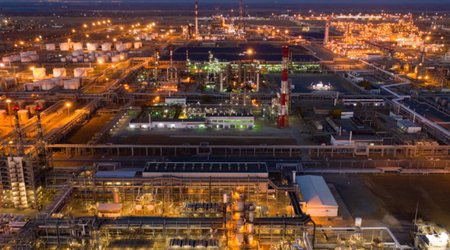 После налета дронов остановился еще один крупный российский НПЗ