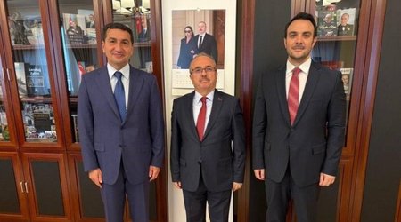 Hikmət Hacıyev türkiyəli səfirlə Azərbaycan-Ermənistan sülh prosesini müzakirə edib