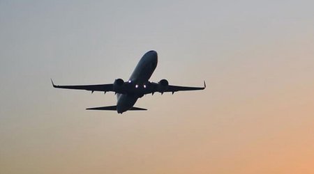 Londondan Düşənbəyə uçan təyyarə Bakıda məcburi eniş edib