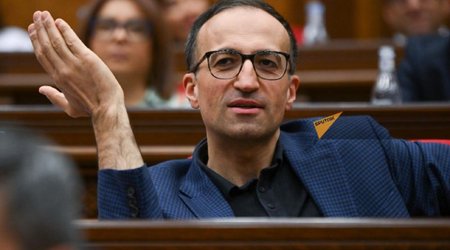 Ermənistanın keçmiş səhiyyə naziri Arsen Torozyan deputat mandatından imtina edib