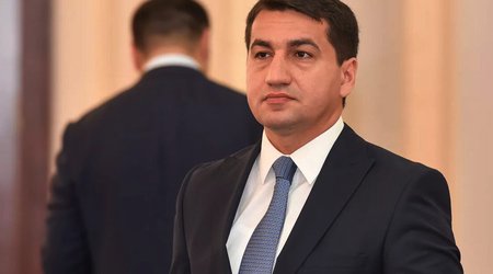 Hikmət Hacıyev Pakistan səfiri ilə görüşüb
