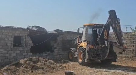 МЧС снесло незаконную постройку - Видео