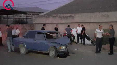 В Гёйгёле столкнулись два автомобиля, пострадали отец и сын