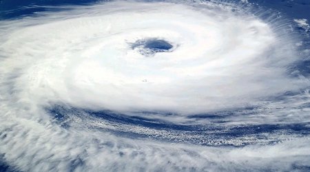 Более 20 тыс. человек эвакуированы на Хайнане из-за шторма