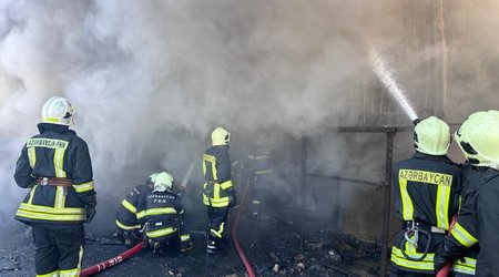 TƏBİB: При пожаре в ТЦ "Сядяряк" 13 человек отравились дымом
