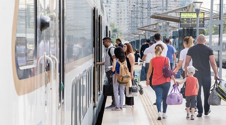 Azərbaycanda dəmir yolu daşımalarından əldə olunan gəlir 8,2% azalıb