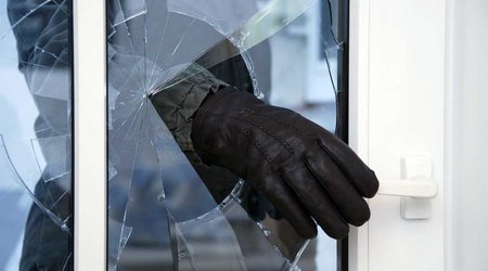 Bakıda evdən 10 min pul oğurlamaqda şübhəli bilinən şəxslər saxlanılıb